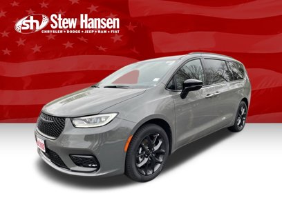 New 2025 Chrysler Pacifica Limited