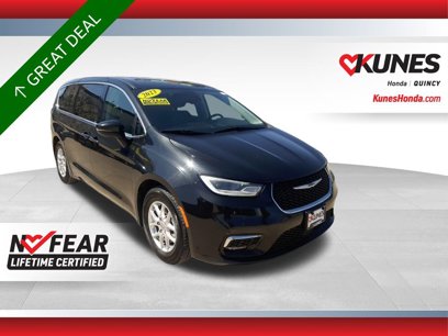 Used 2023 Chrysler Pacifica Touring-L