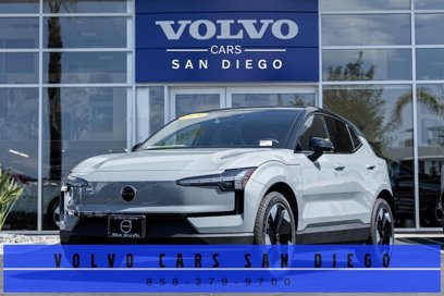 New 2025 Volvo EX30 Plus w/ Protection Package Premier