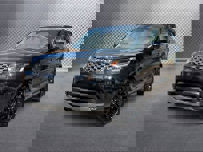 New 2025 Land Rover Discovery S