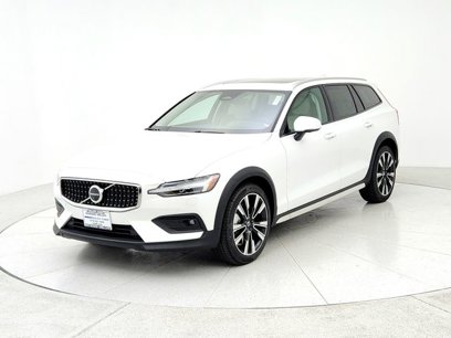 New 2025 Volvo V60 B5 Cross Country Ultra w/ Protection Package Premier