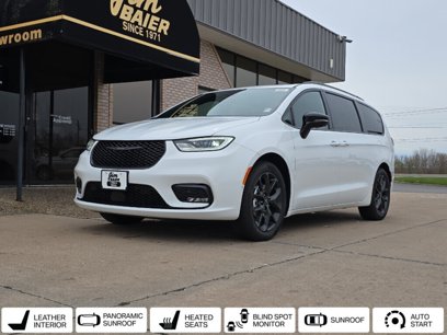New 2025 Chrysler Pacifica Limited