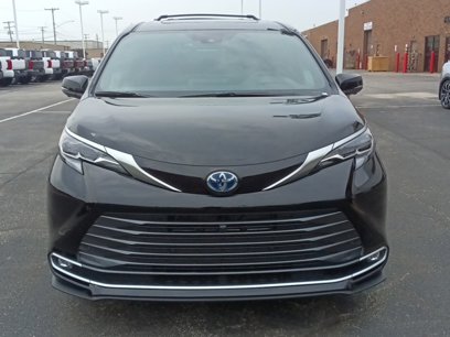 New 2025 Toyota Sienna Platinum