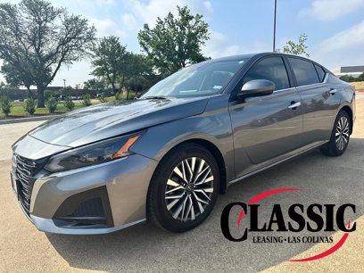 Used 2023 Nissan Altima 2.5 SV w/ SV Premium Package