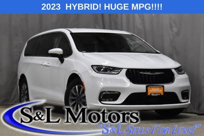 Used 2023 Chrysler Pacifica Touring-L