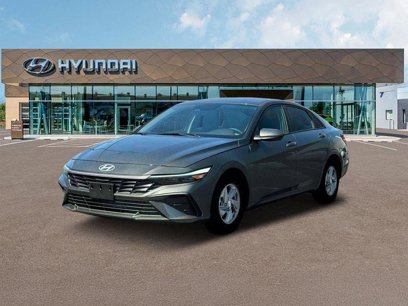 New 2025 Hyundai Elantra SE