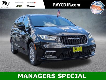 New 2026 Chrysler Pacifica Select
