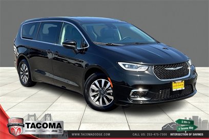 Used 2023 Chrysler Pacifica Touring-L