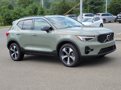 New 2024 Volvo XC40 B5 Plus w/ Climate Package