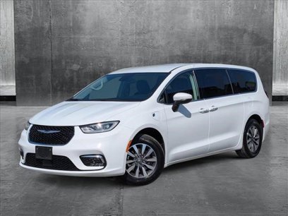 Used 2023 Chrysler Pacifica Touring-L