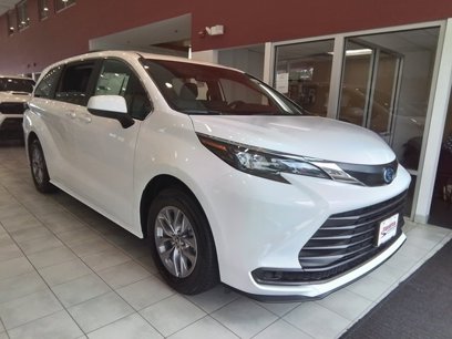 New 2025 Toyota Sienna LE