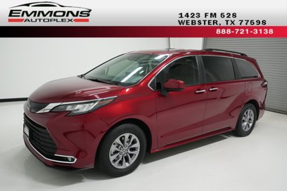 Used 2022 Toyota Sienna XLE