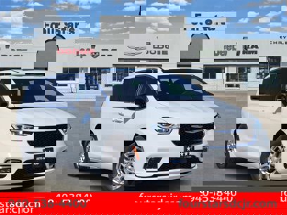 New 2026 Chrysler Pacifica Select