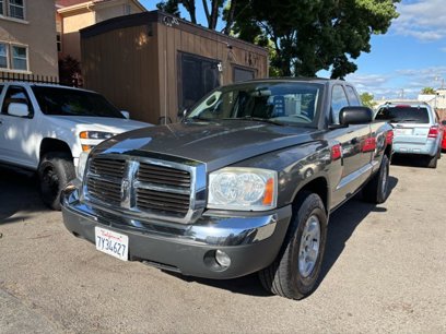 Used 2005 Dodge Dakota SLT