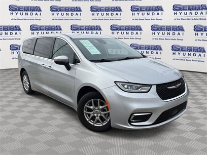 Used 2023 Chrysler Pacifica Touring-L