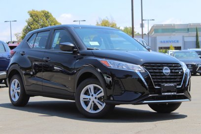 New 2025 Nissan Kicks Play S