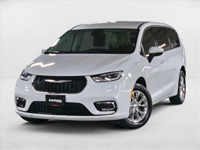 Used 2023 Chrysler Pacifica Touring-L