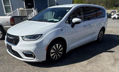 Used 2023 Chrysler Pacifica Touring-L