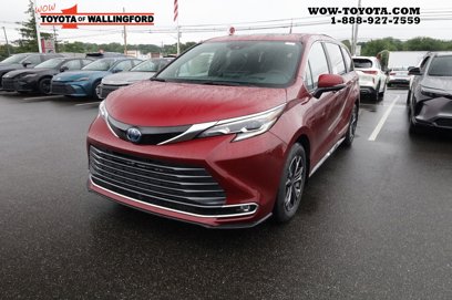 New 2025 Toyota Sienna Platinum