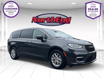 Used 2023 Chrysler Pacifica Touring-L