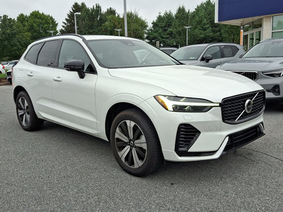 New 2025 Volvo XC60 T8 Core w/ Climate Package