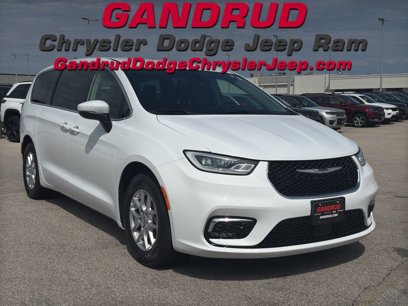 Used 2023 Chrysler Pacifica Touring-L