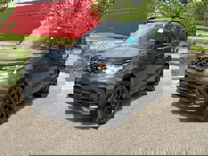 New 2025 Land Rover Discovery Dynamic SE