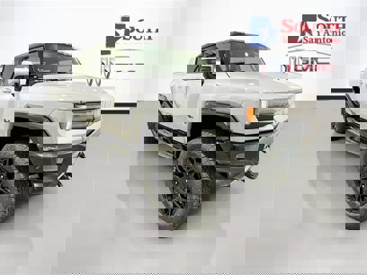 New 2025 GMC Hummer EV 2X w/ LPO, Dark Essentials Package