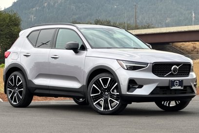 New 2026 Volvo XC40 B5 Ultra w/ Climate Package