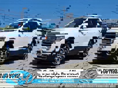 Used 2023 GMC Acadia SLE w/ Driver Convenience Package