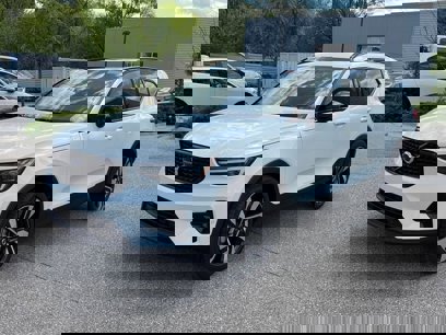 Used 2025 Volvo XC40 B5 Plus w/ Climate Package