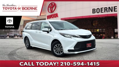 Certified 2023 Toyota Sienna LE