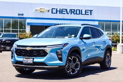 New 2025 Chevrolet Trax LT w/ Sunroof Package