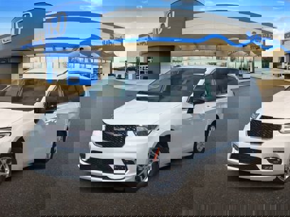 Used 2024 Chrysler Pacifica Touring-L