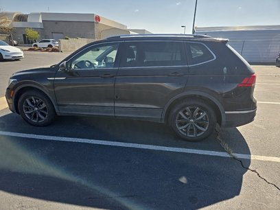 Used 2022 Volkswagen Tiguan SE w/ Panoramic Sunroof Package