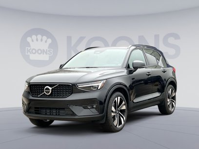 New 2025 Volvo XC40 B5 Ultra w/ Protection Package Premier