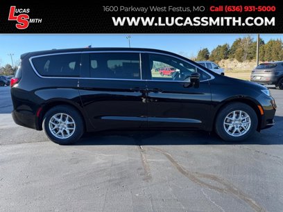 New 2025 Chrysler Pacifica Select