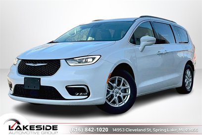 Used 2022 Chrysler Pacifica Touring-L