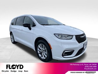 New 2025 Chrysler Pacifica Select