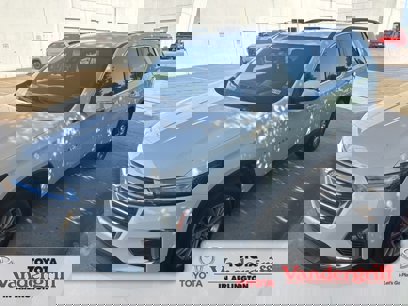 Used 2023 Chevrolet Traverse LT
