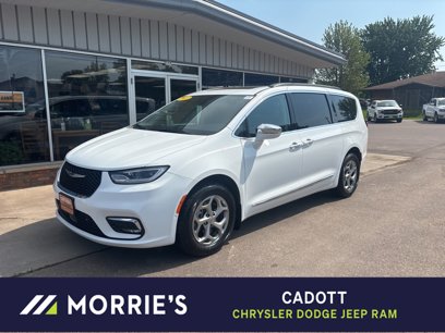 Used 2022 Chrysler Pacifica Limited w/ Uconnect Theater Family Group