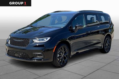 New 2026 Chrysler Pacifica Limited w/ S Appearance Package