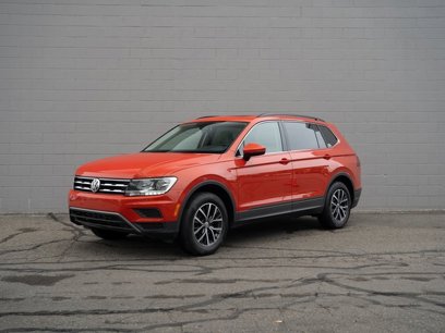 Used 2019 Volkswagen Tiguan SE w/ Panoramic Sunroof Package