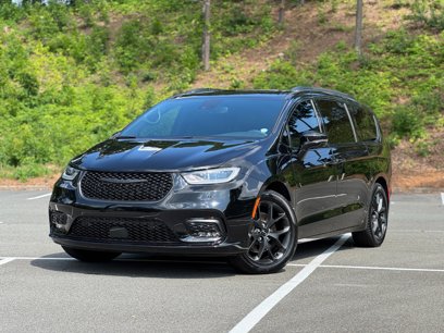 Used 2024 Chrysler Pacifica Limited w/ S Appearance Package