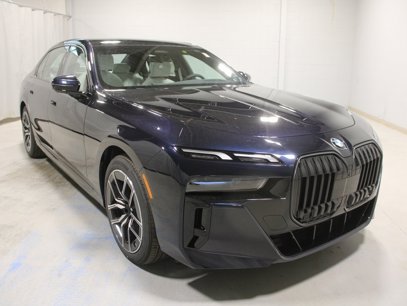 New 2025 BMW 760i xDrive w/ Premium Package