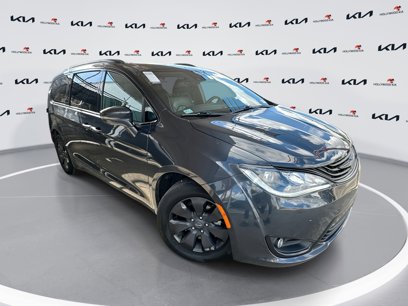 Used 2019 Chrysler Pacifica Limited w/ Advanced Safetytec Group