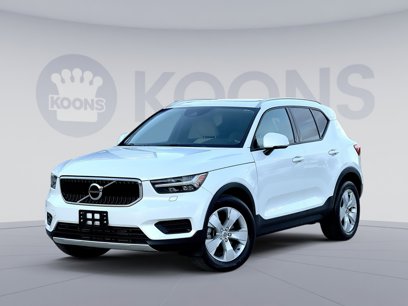 Used 2022 Volvo XC40 T5 Momentum