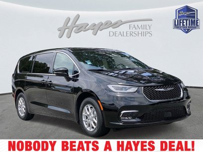 New 2025 Chrysler Pacifica Select