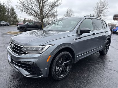 New 2024 Volkswagen Tiguan SE R-Line