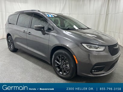 Used 2022 Chrysler Pacifica Touring-L w/ S Appearance Package